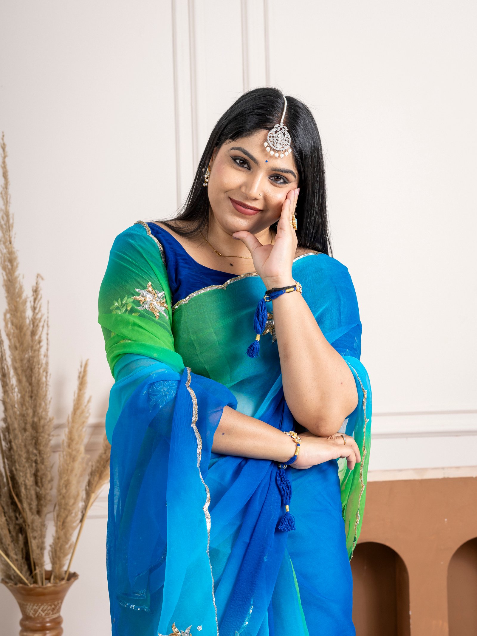 Handcrafted Blue Green Ombre Pure Chiffon Aari Taari Saree thumbnail 6