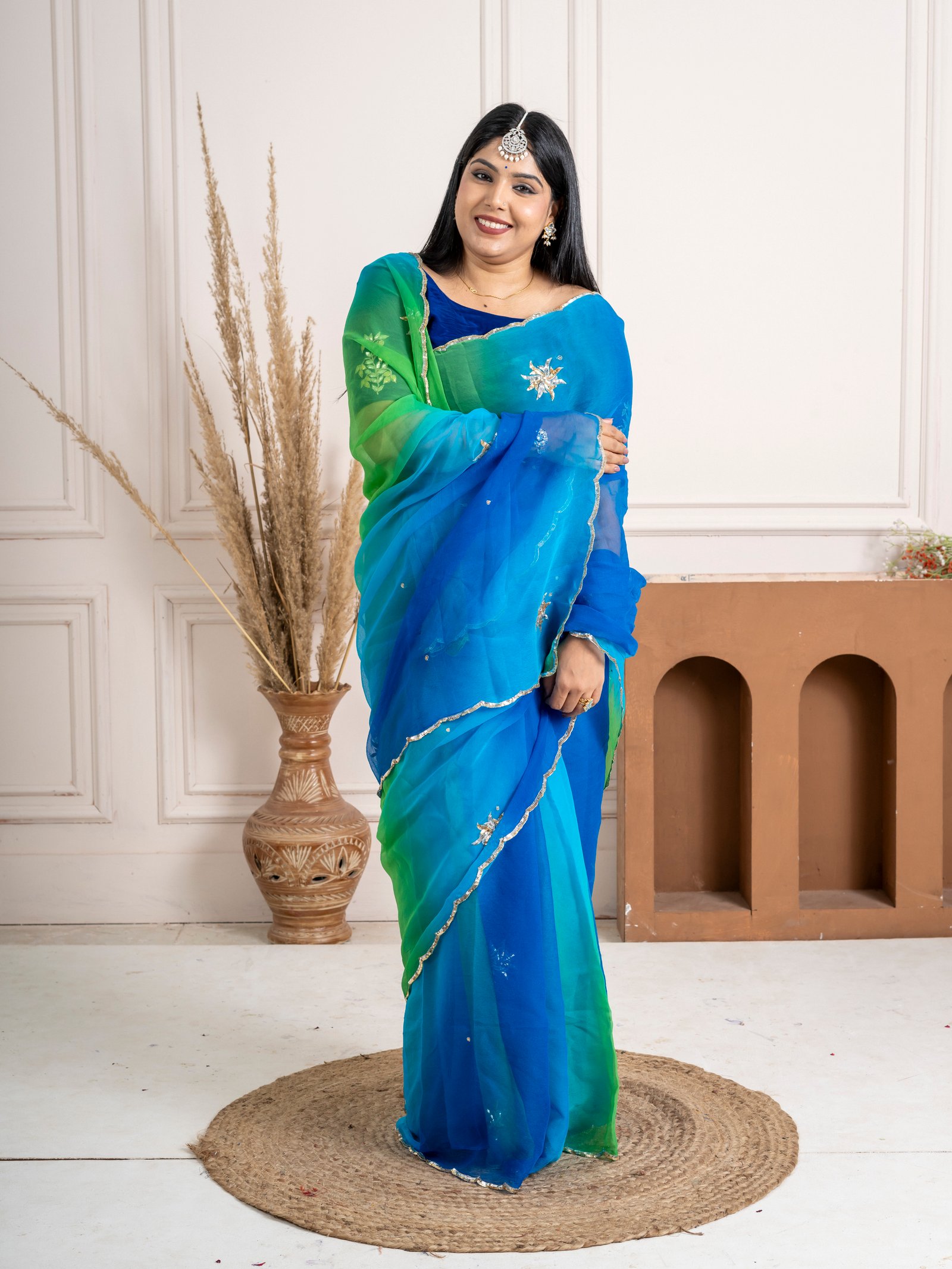 Handcrafted Blue Green Ombre Pure Chiffon Aari Taari Saree thumbnail 5