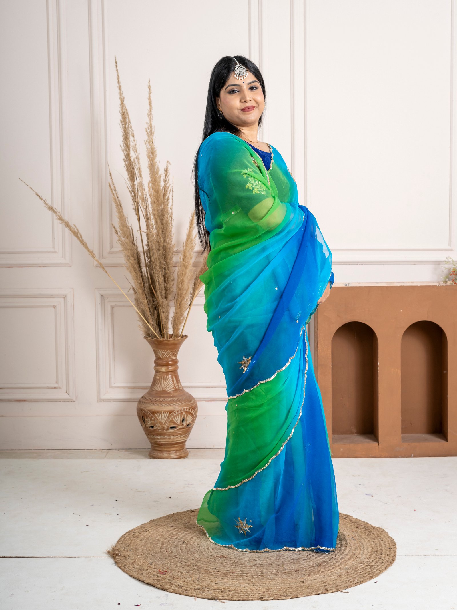 Handcrafted Blue Green Ombre Pure Chiffon Aari Taari Saree thumbnail 4