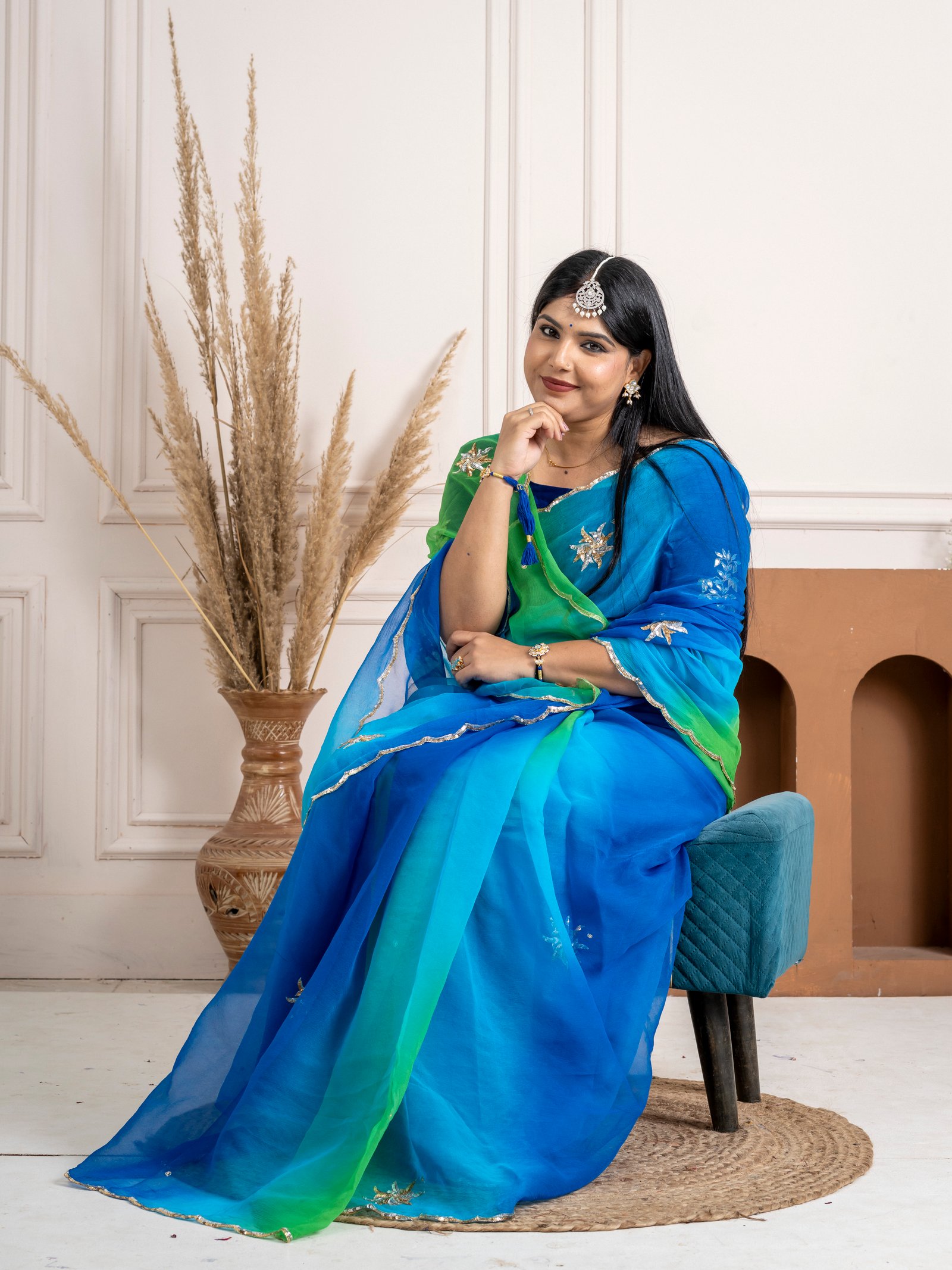 Handcrafted Blue Green Ombre Pure Chiffon Aari Taari Saree thumbnail 3